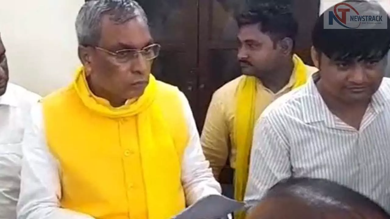 OP Rajbhar unveils statue of Lakhmi Shah Banjara, attacks Congress and SP