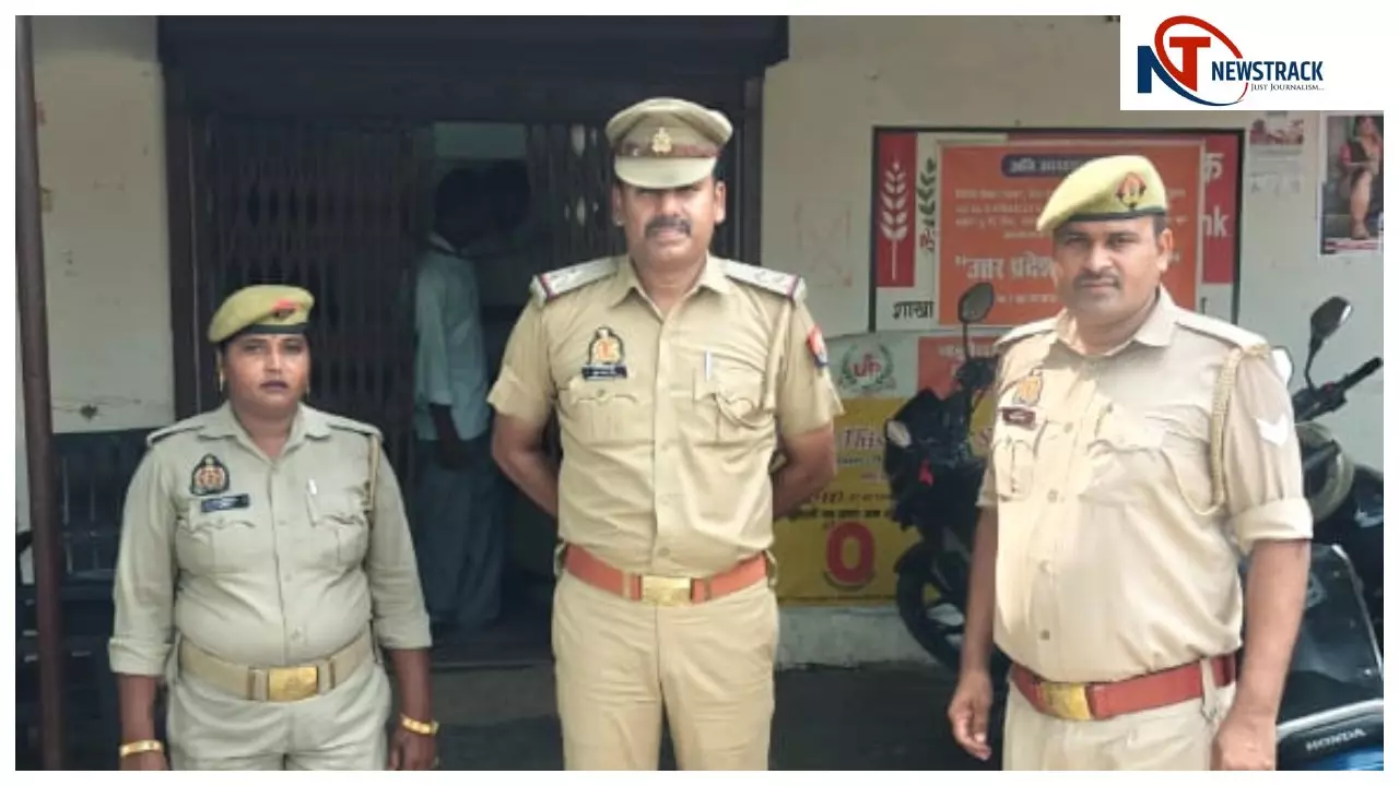 महराजगंज : त्योहारों से पूर्व पुलिस प्रशासन का सघन बैंक व वाहन चेकिंग अभियान, आमजन को दी गई जागरूकता महराजगंज : त्योहारों से पूर्व पुलिस प्रशासन का सघन बैंक व वाहन चेकिंग अभियान, आमजन को दी गई जागरूकता