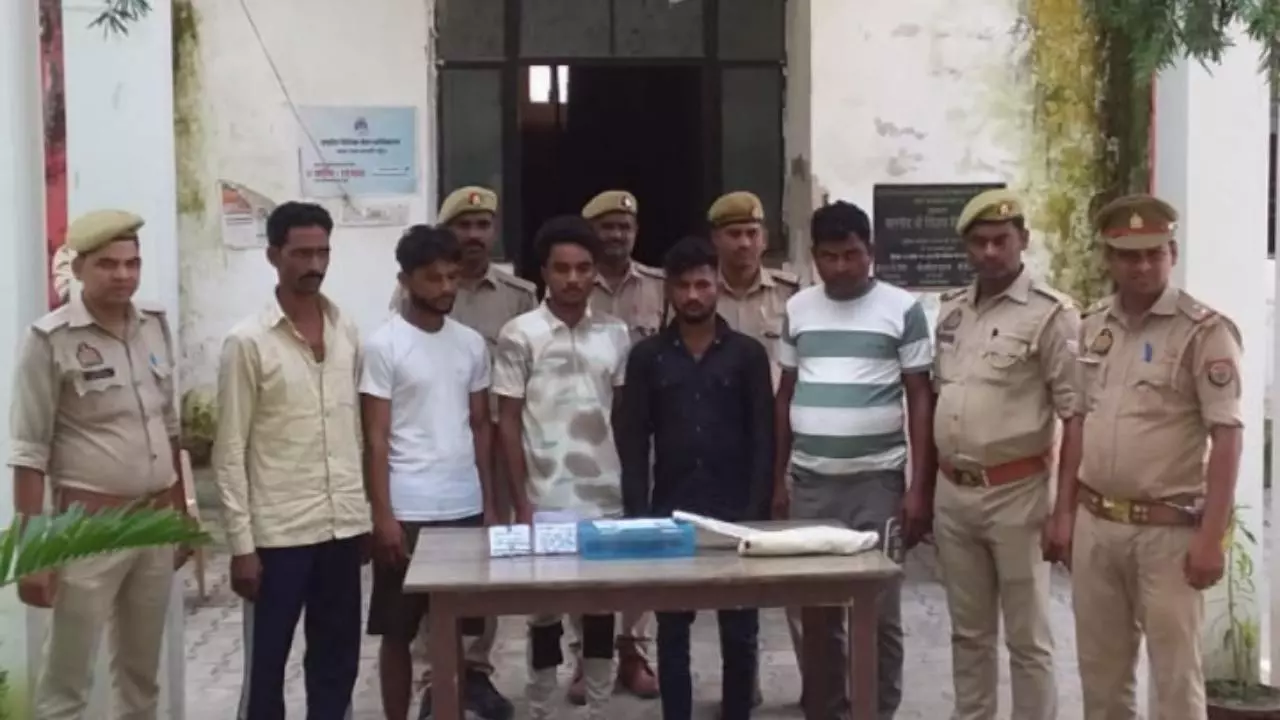 Amethi News: अमेठी में पुलिस ने अंतर्जनपदीय डकैत गैंग का किया भंडाफोड़, पांच डकैत गिरफ्तार
