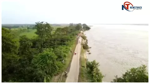 बिजनौर में गंगा कटान से तटबंध टूटा, दर्जनों गांवों और हजारों हेक्टेयर जंगल पर बाढ़ का खतरा बिजनौर में गंगा कटान से तटबंध टूटा, दर्जनों गांवों और हजारों हेक्टेयर जंगल पर बाढ़ का खतरा