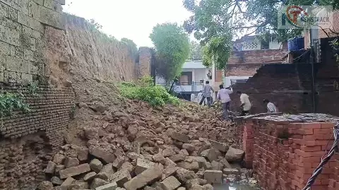 Kannauj News: कन्नौज में सैकड़ों साल पुराना मकबरा गिरा, चार घर मलबे में दबे, 30 लाख का नुकसान