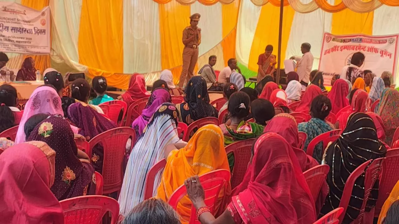 Maharajganj News: मिशन शक्ति अभियान के तहत महिलाओं की सुरक्षा को लेकर पुलिस ने चलाया जागरूकता अभियान