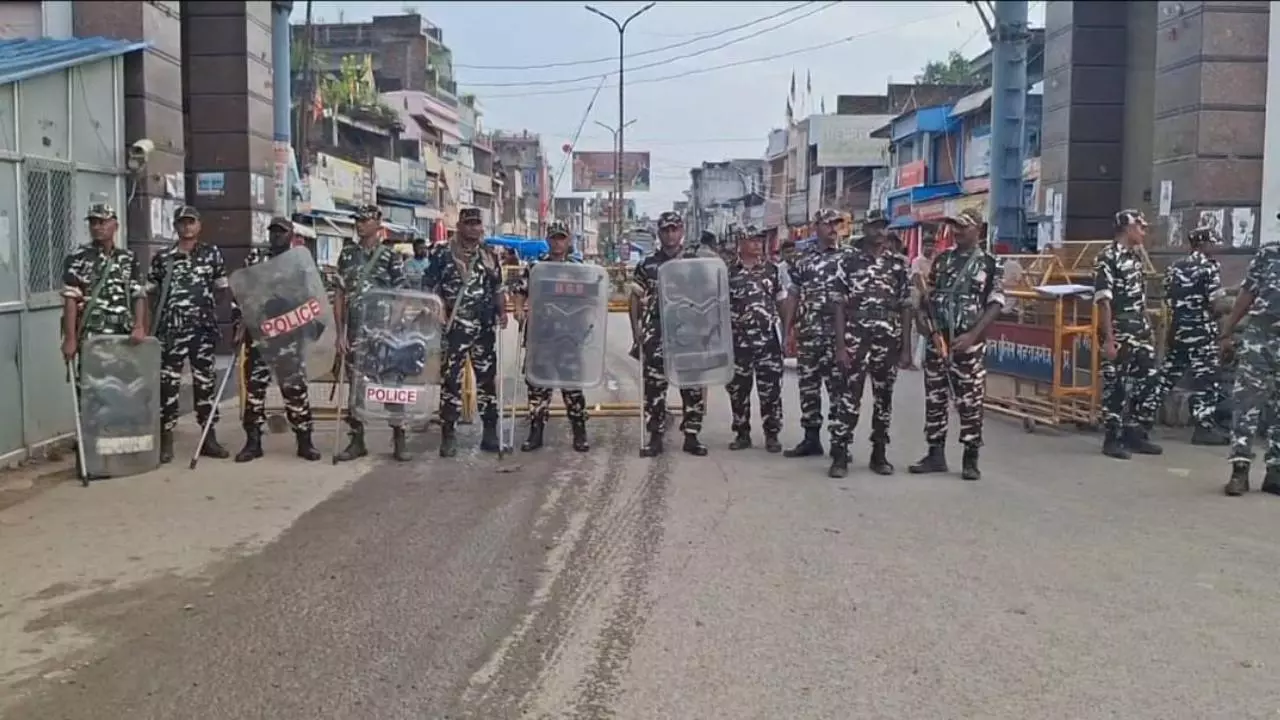 Maharajganj News: भारत-नेपाल सीमा पर तनाव: सोनौली बॉर्डर सील, नेपाली वाहनों की एंट्री पर रोक