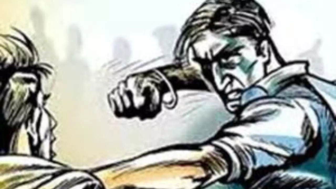 Hapur News: उधार न देने पर युवक ने दुकानदार को पीटा, दी जान से मारने की धमकी