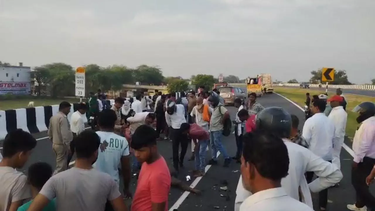 Mathura News: अज्ञात वाहन ने बाइक सवारों को कुचला, एक की मौत, दूसरा घायल