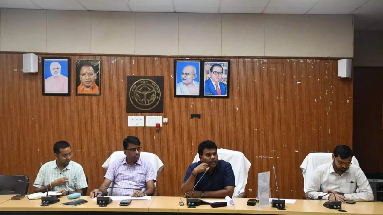 Siddharthnagar News: डिजिटल क्रॉप सर्वे पर DM सख्त, 15 सितंबर तक कार्य पूर्ण करने का आदेश