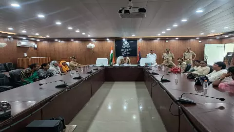 Shravasti News: ट्रांसजेंडर समुदाय के अधिकारों पर फोकस, क्षेत्राधिकारी ने की महत्वपूर्ण बैठक