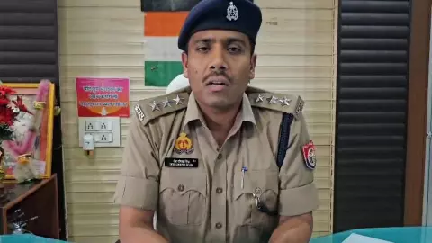 Bijnor News: नाबालिग किशोर से दुष्कर्म कर बनाई वीडियो, पुलिस ने बालअपचारी को निगरानी में लिया Bijnor News: नाबालिग किशोर से दुष्कर्म कर बनाई वीडियो, पुलिस ने बालअपचारी को निगरानी में लिया