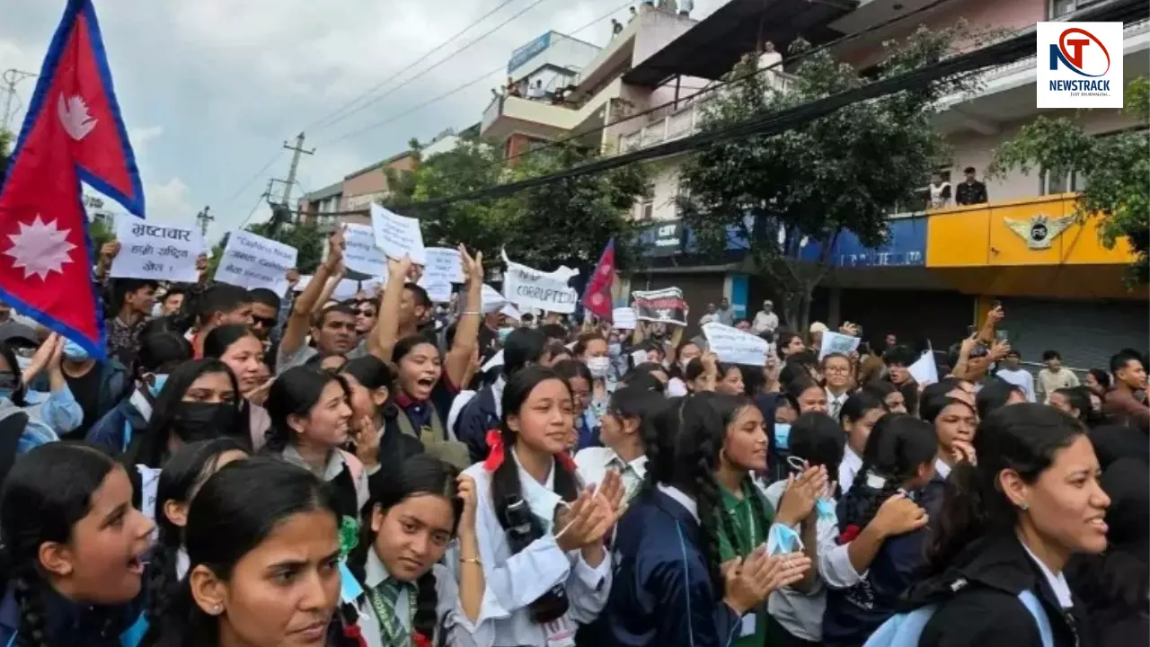 Nepal Crisis: नेपाल में सेना ने नियंत्रण अपने हाथ में लिया, रुस की शांति की अपील Nepal Crisis: नेपाल में सेना ने नियंत्रण अपने हाथ में लिया, रुस की शांति की अपील