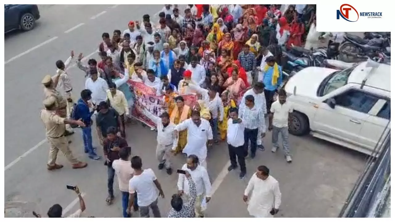 लखनऊ नगर निगम मुख्यालय सफाई कर्मचारियों ने घेरा, ठेका प्रथा खत्म करने के लिए प्रदर्शन