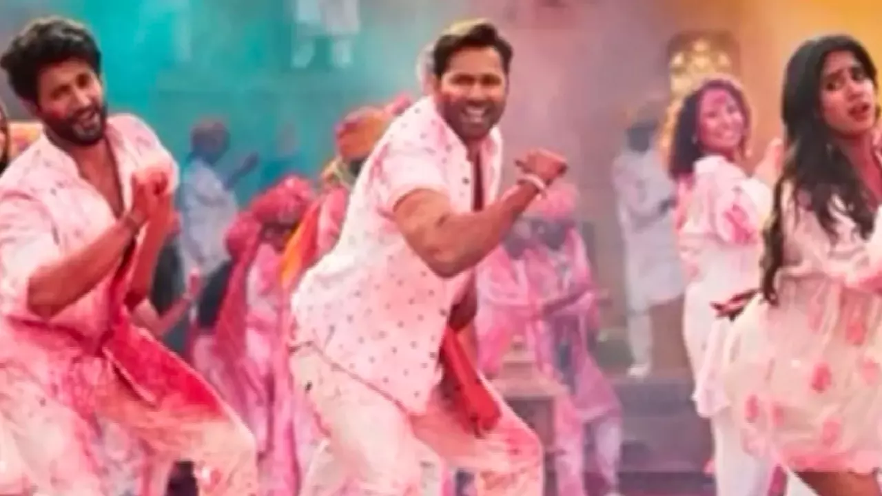 Sunny Sanskari Ki Tulsi Kumari Panwadi Song