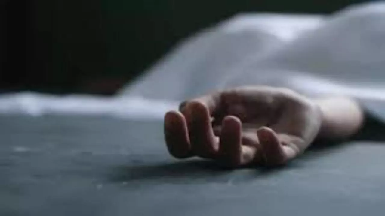 Hapur News: हापुड़ में नहर से मिला अज्ञात युवक का शव, हत्या की आशंका से मचा हड़कंप