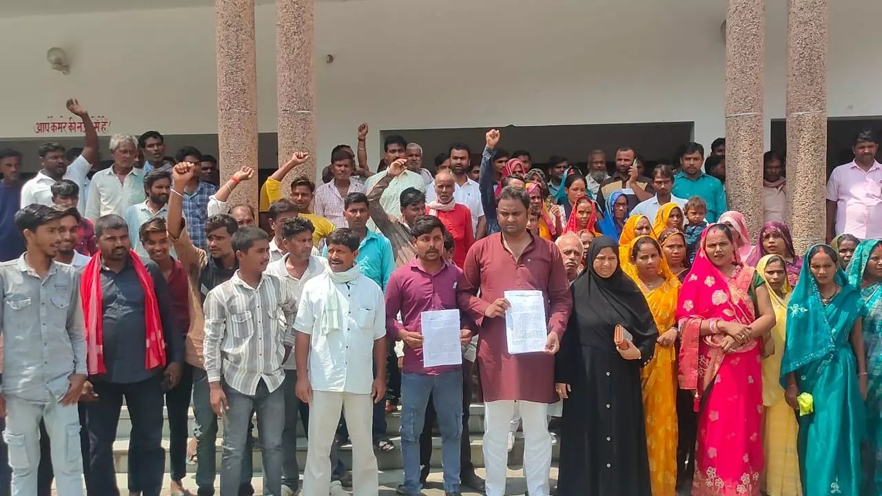 Sant Kabir Nagar News: सेमरियांवा में विकास कार्य ठप, पंचायत सदस्यों का फूटा गुस्सा