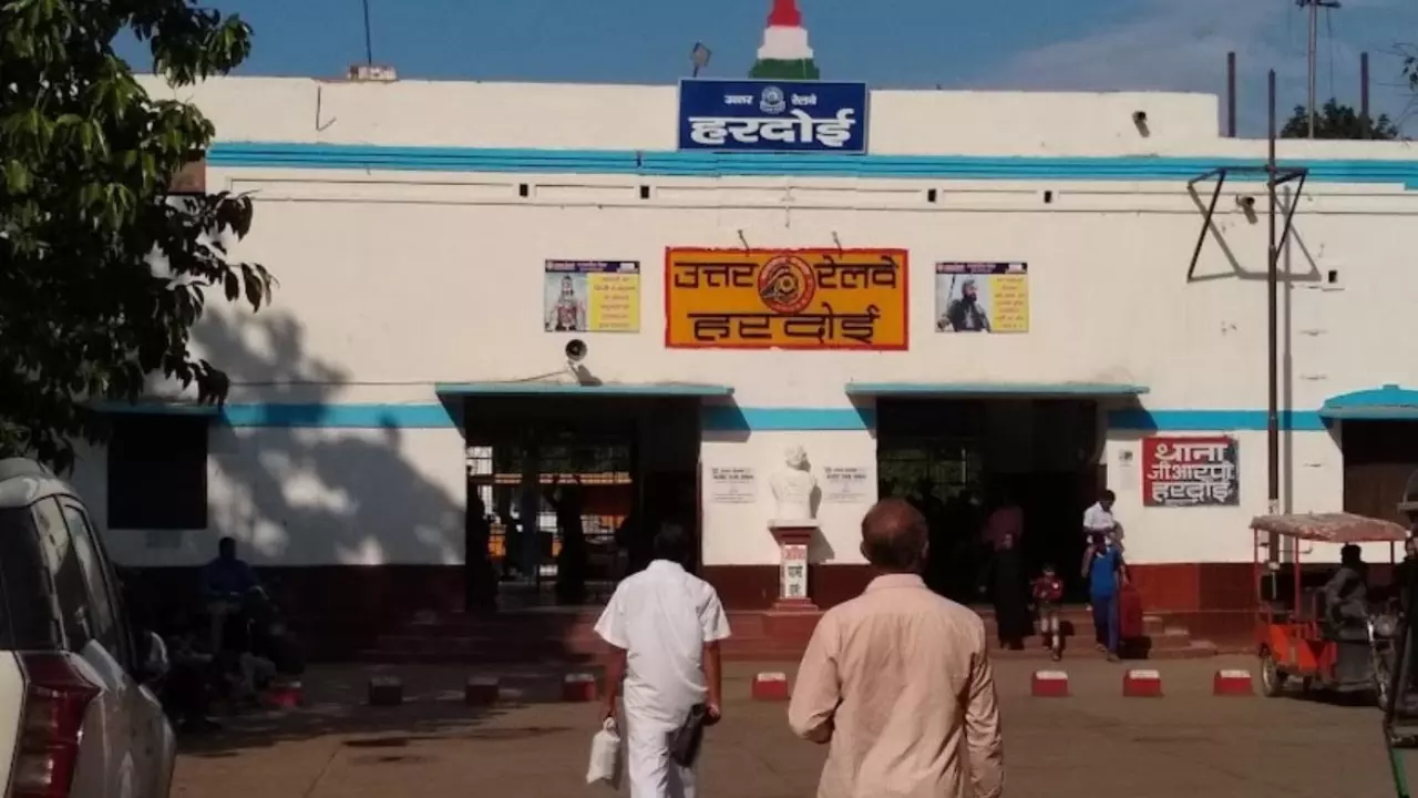 Hardoi News: डीआरएम संग्रह मौर्य का हरदोई दौरा, बालामऊ जंक्शन पर भी होगी गहन जांच