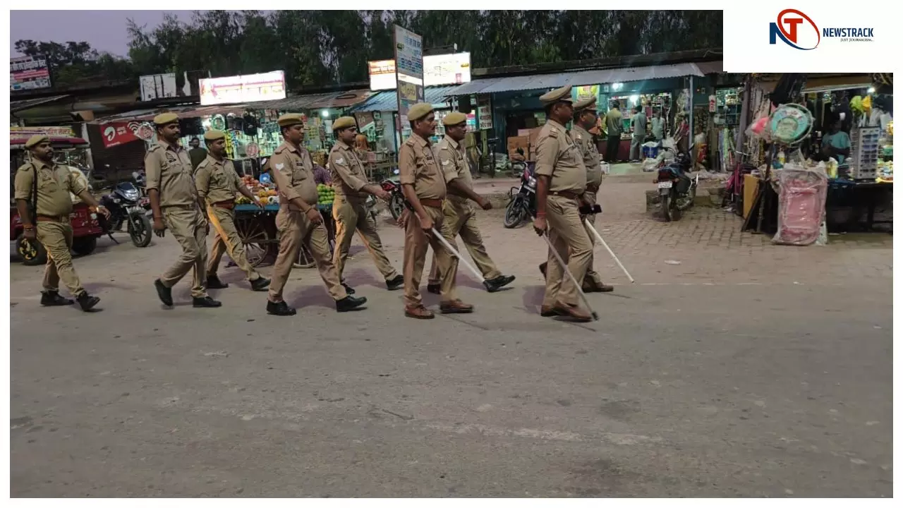 Siddharthnagar News: विश्वकर्मा पूजा व नेपाल आंदोलन को लेकर सिद्धार्थनगर पुलिस ने की गश्त और जनसंवाद