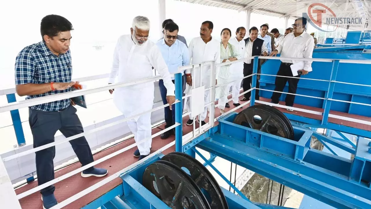 Sharda Bairaj reaches Jal Swatantra Dev Singh, checks gate operation