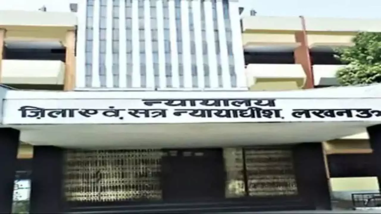 लखनऊ पुलिस की बड़ी लापरवाही, फिल्मी अंदाज में कठघरे से कूदकर फरार हुआ आरोपी, कोर्ट में हड़कंप
