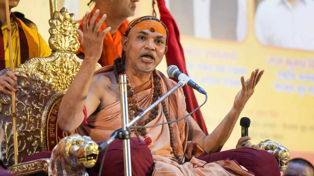 नेपाल में राजतंत्र लागू हो... अविमुक्तेश्वरानंद ने वाराणसी में भरी हुंकार, लोकतंत्र पर उठाए सवाल