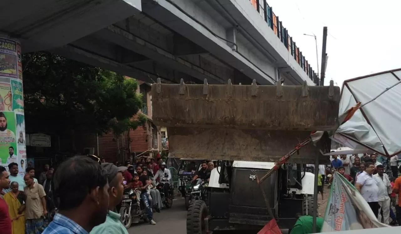 नगर निगम लखनऊ ने सड़कों से हटाया अतिक्रमण, वसूला गया लाखों का जुर्माना