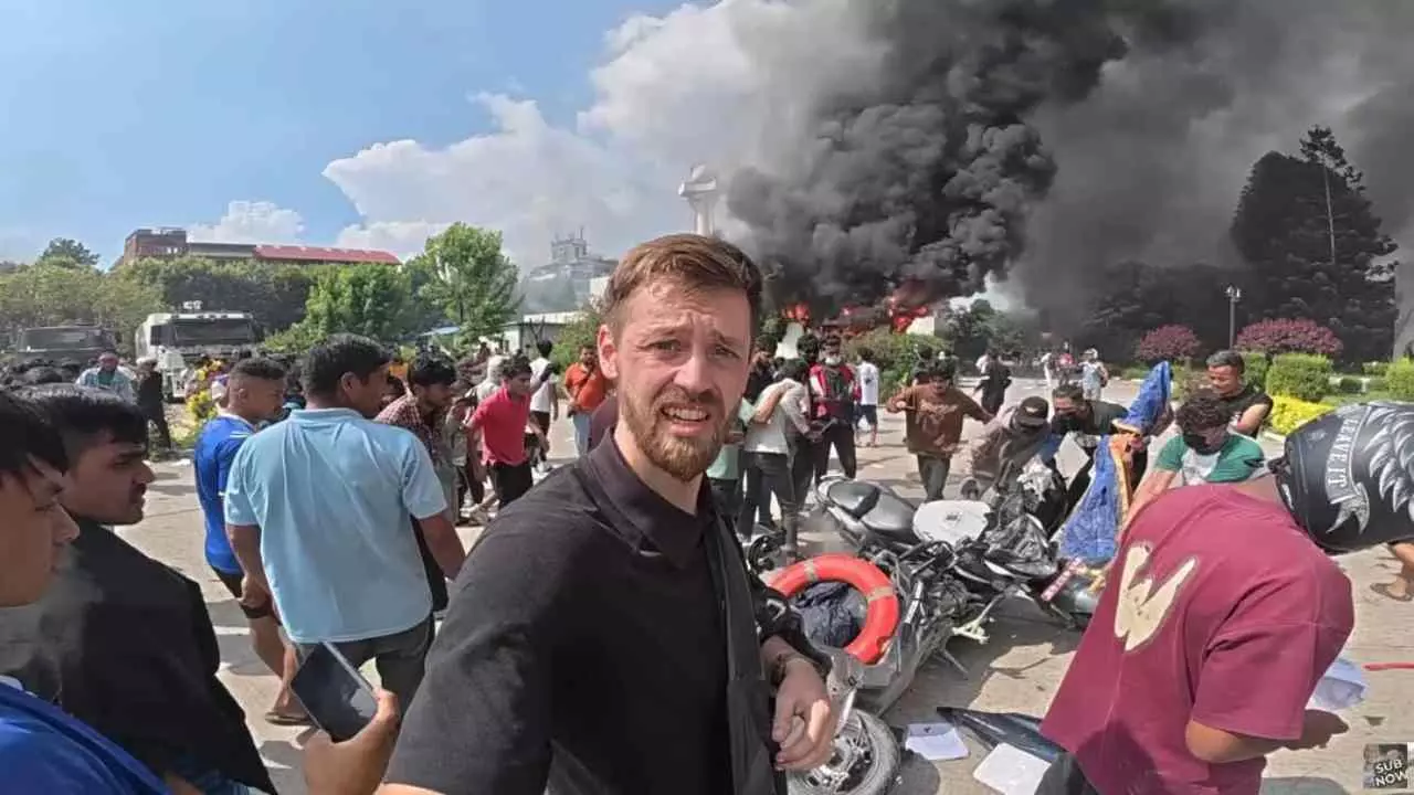 ये क्या रिकॉर्ड हो गया... नेपाल में विदेशी ब्लॉगर ने बनाया ऐसा वीडियो,रातोंरात हो गया वायरल, Video