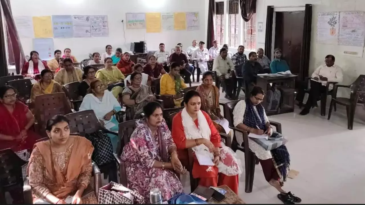 Auraiya News: औरैया के भाग्य नगर में शिक्षकों के लिए एफएलएन प्रशिक्षण सत्र का आयोजन