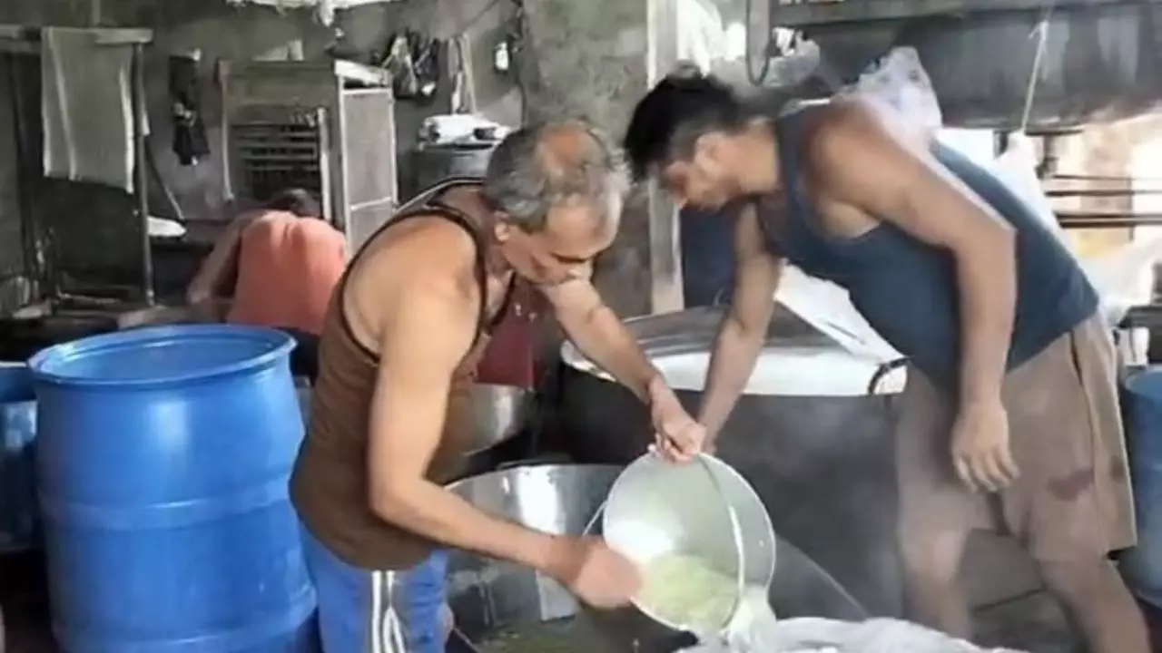 ग्रेनो में दूषित पनीर के संदेह में पकड़ी गाड़ी, बुलंदशहर फैक्ट्री पर छापा, नहीं मिला केमिकल