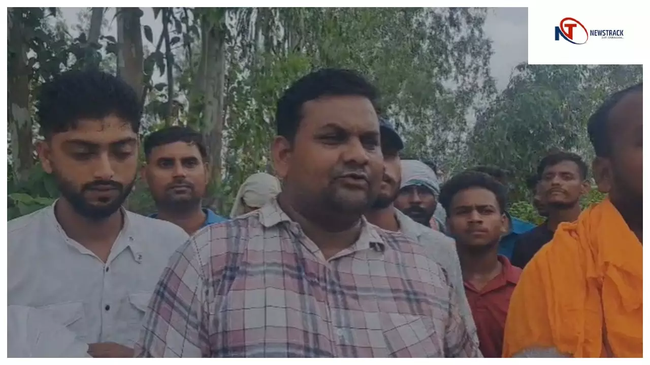 मुरादाबाद: खेत में प्रतिबंधित पशु अवशेष मिले, बजरंग दल का थाने पर प्रदर्शन