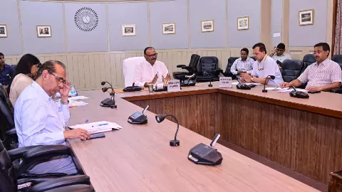 स्वस्थ नारी, सशक्त परिवार की समीक्षा बैठक: बृजेश पाठक बोले प्रगति के लिए महिलाओं का स्वस्थ होना जरूर