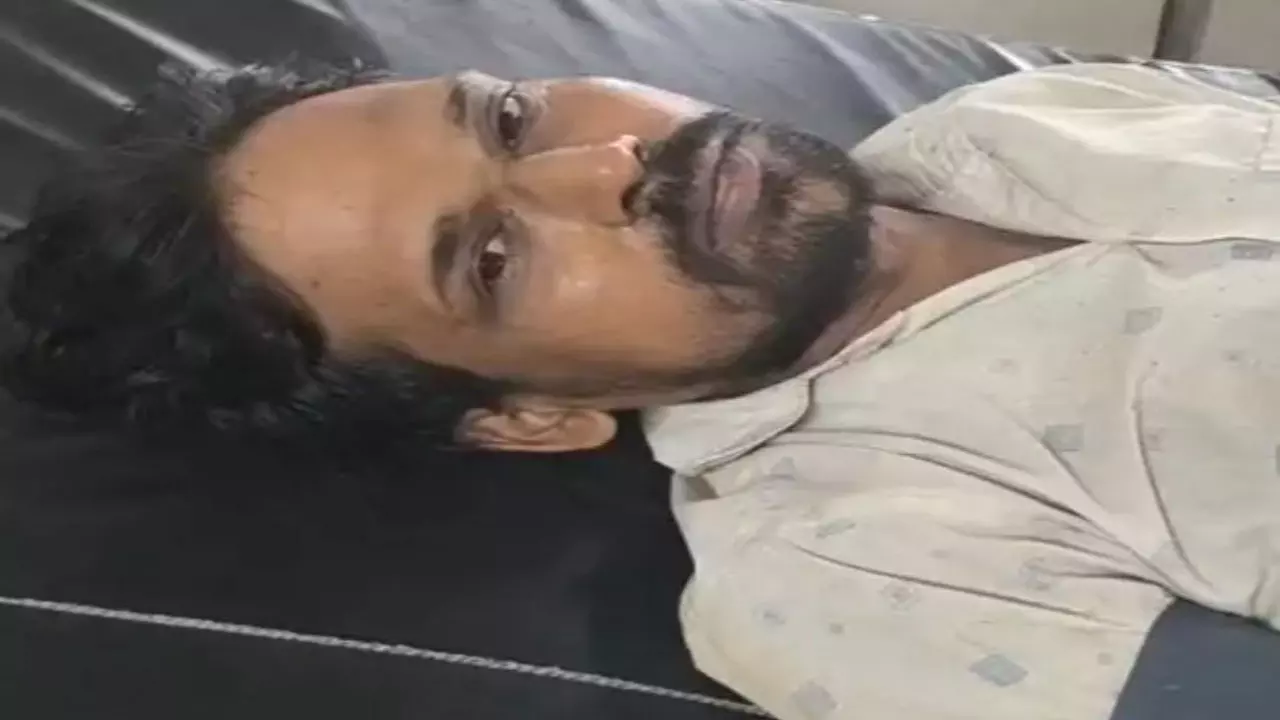 Etah News: पारिवारिक विवाद में पत्नी ने कैंची से किया पति पर हमला!