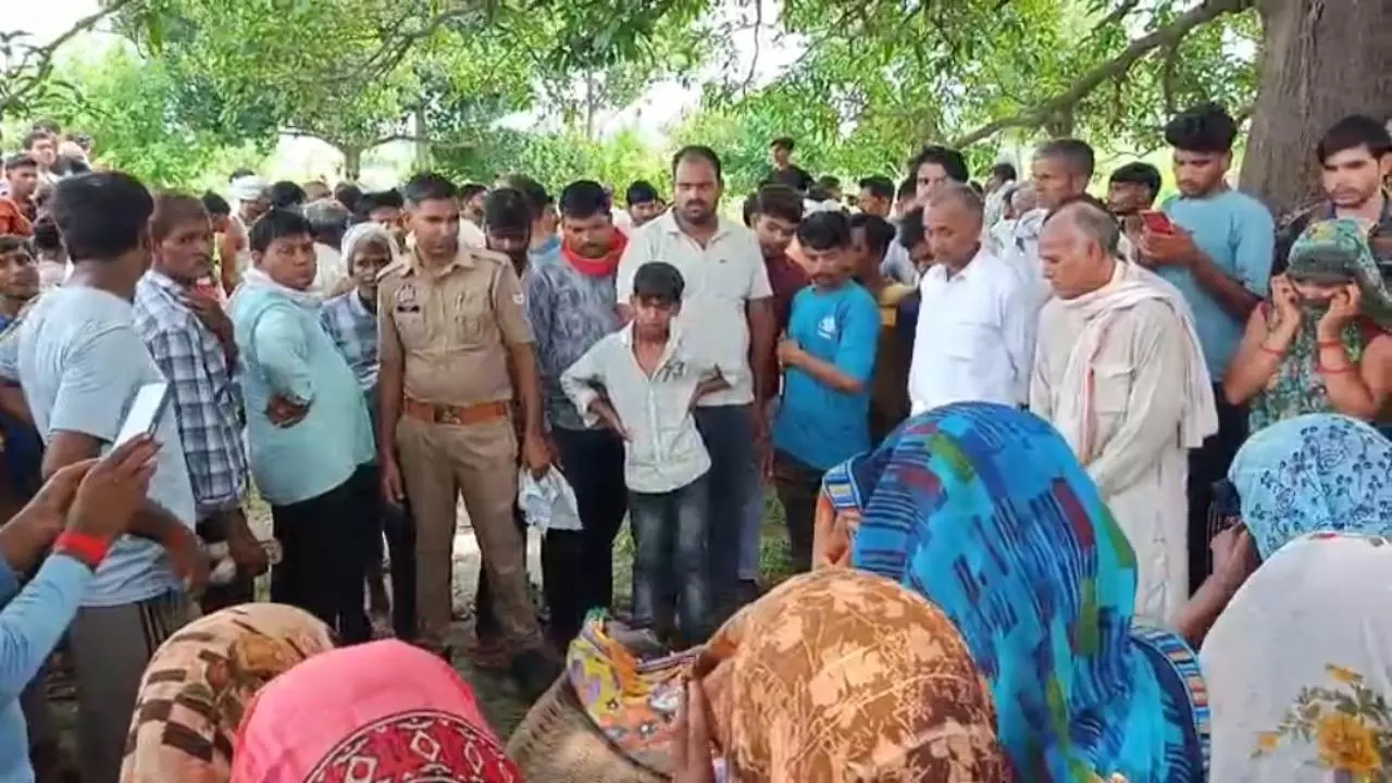 Etawah News: इटावा में सेंगर नदी से युवक का शव बरामद, परिजनों ने हत्या की जताई आशंका