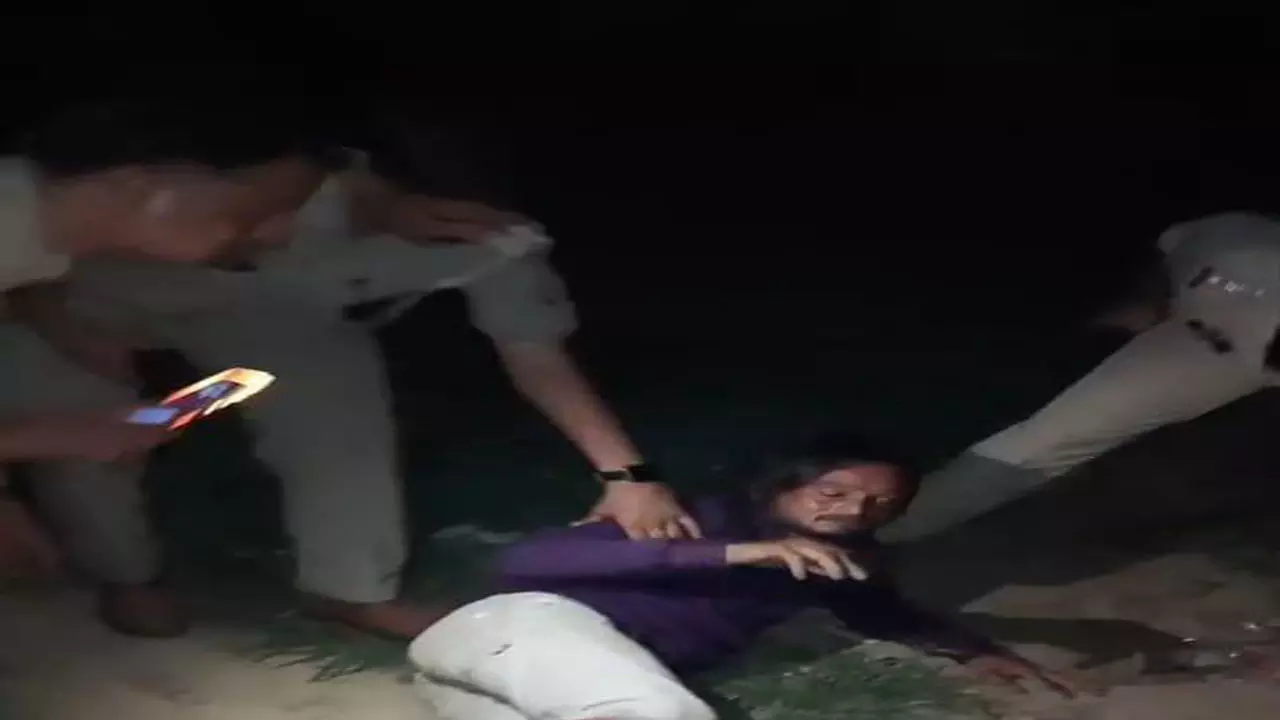 Meerut News: आधी रात मुठभेड़ में कुख्यात बदमाश घायल, साथी भी दबोचा गया
