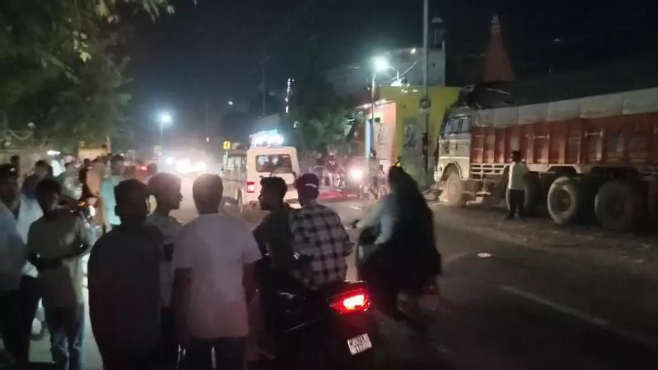Sambhal News: संभल में विजिलेंस टीम पर मारपीट का आरोप, महिला और भाई घायल