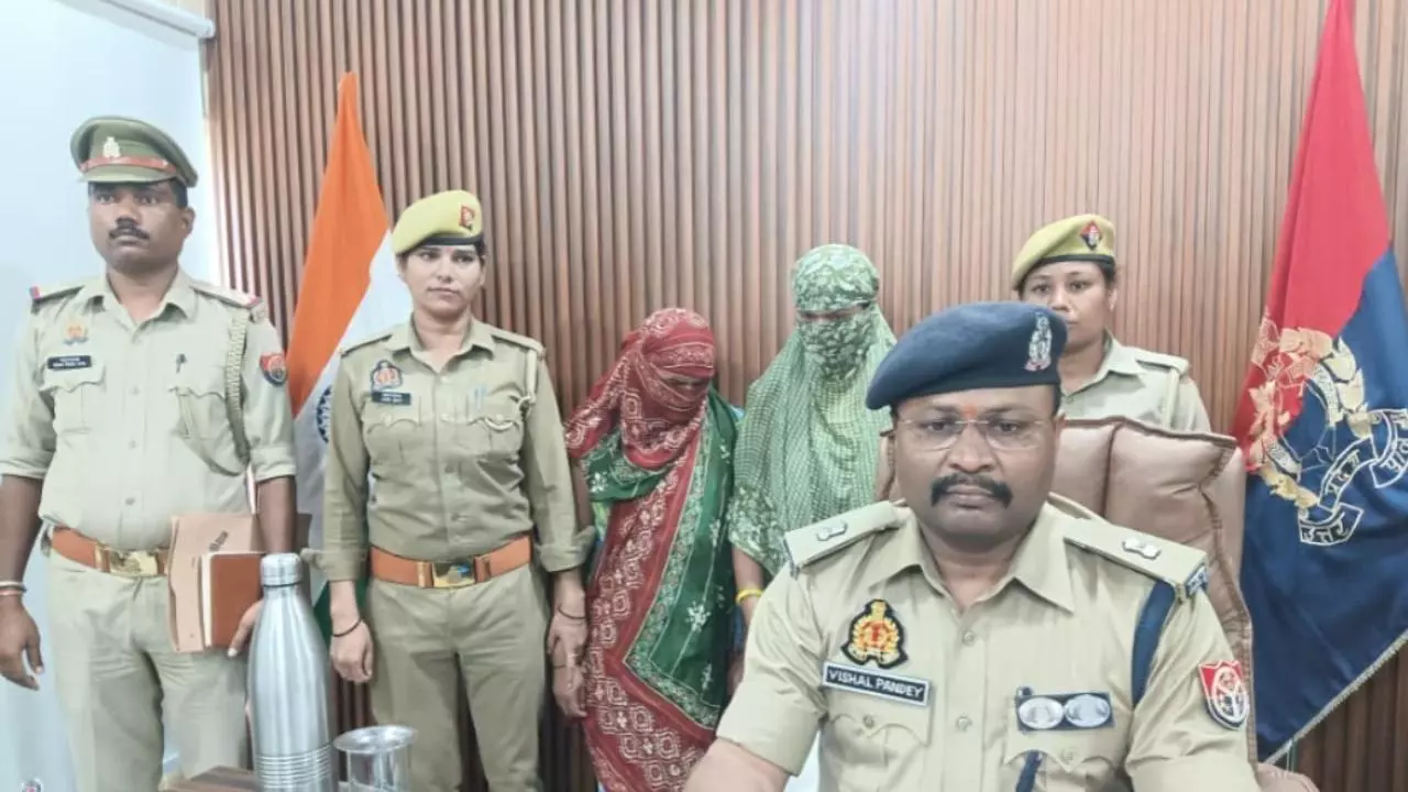 Balrampur News: बलरामपुर में महिला चेन स्नैचर गैंग का खुलासा, दो गिरफ्तार, सोने की चेन बरामद