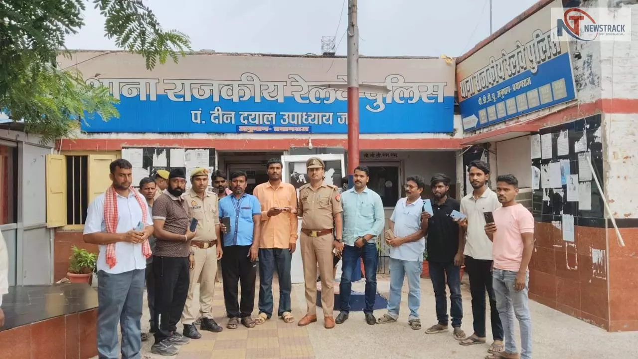15 lakh GRP recovered Android phones, passengers faces