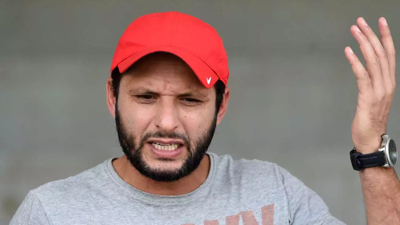 पाकिस्तान की हार से बौखलाए शाहिद अफरीदी,मोदी और राहुल गांधी को लेकर कही यह बातें