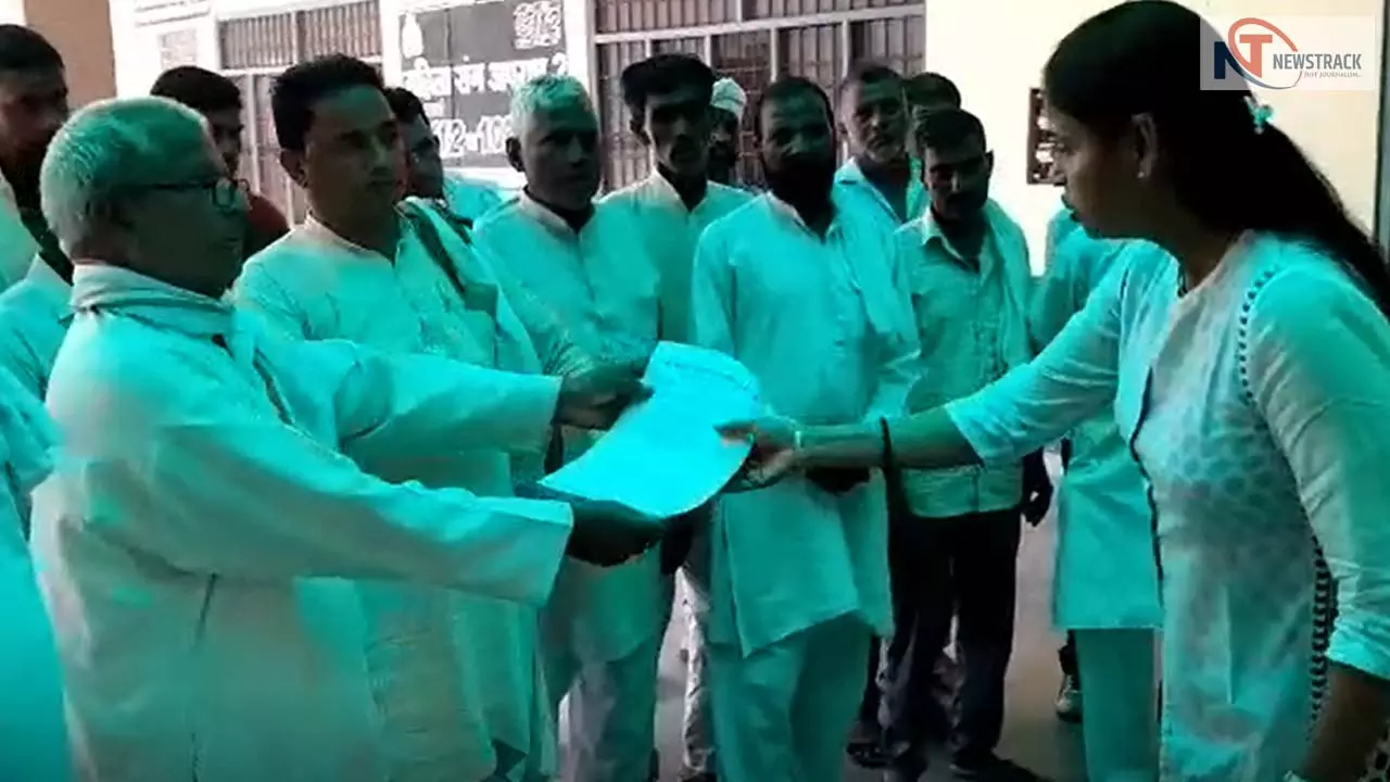 Shamli News: शामली में मछुआ समुदाय का प्रदर्शन, सरकार से नियम बदलने की मांग, सौंपा ज्ञापन