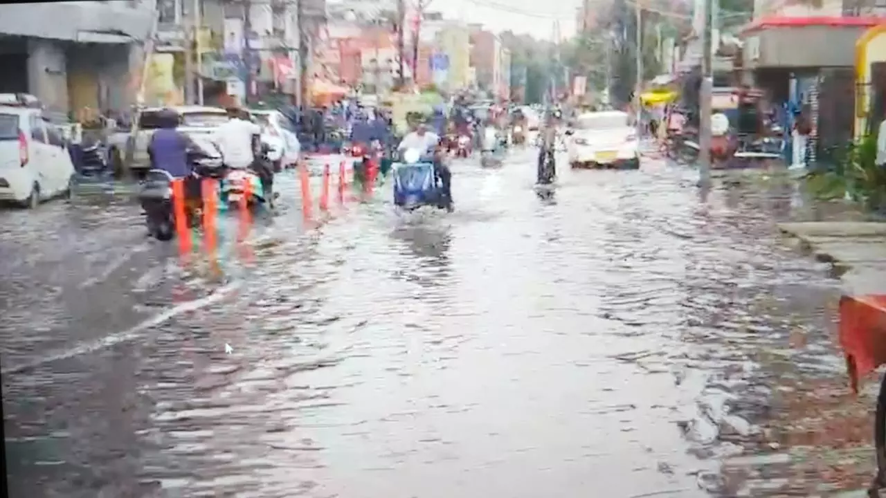 Gorakhpur News: गोरखपुर में बारिश के रफ्तार का टूटा रिकॉर्ड,105 मिमी/घंटा की वर्षा की तीव्रता