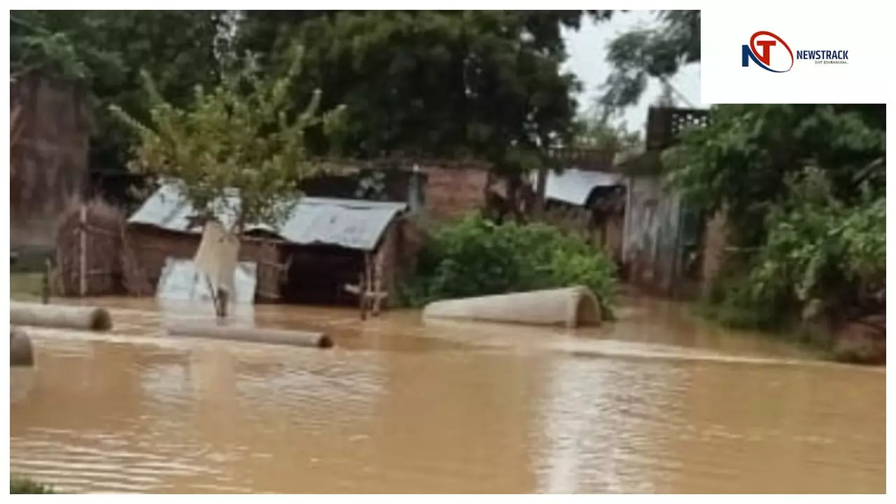 लगातार बारिश से बलरामपुर में बाढ़ जैसी स्थिति, कई गांव प्रभावित,लालिया हरैया मार्ग पर बह रहा पानी