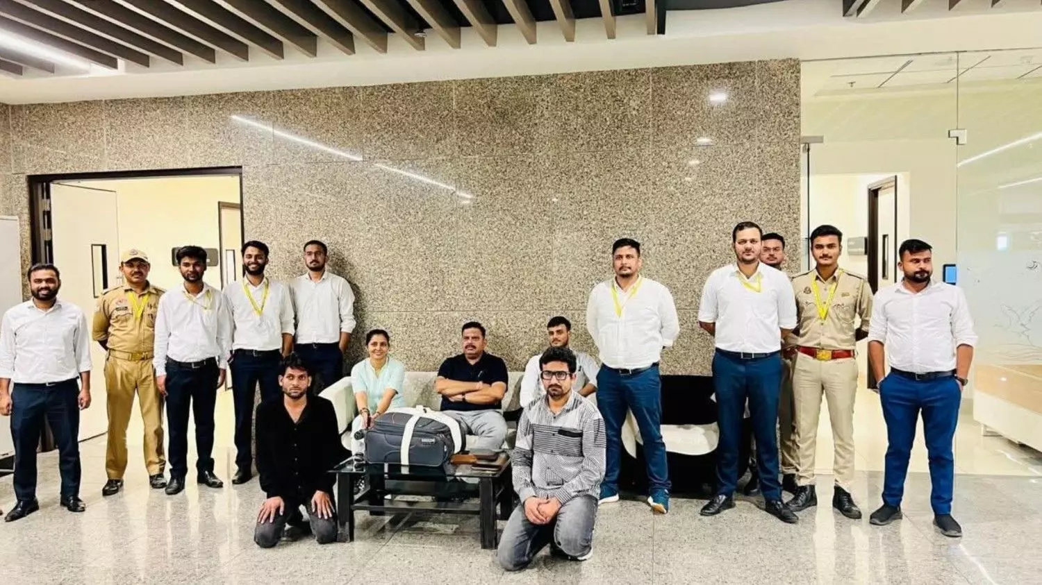 लखनऊ एयरपोर्ट पर 2.49 करोड़ की ड्रग्स के साथ के साथ पकड़े गए दो तस्कर, बैग की स्कैनिंग में हुआ खुलासा