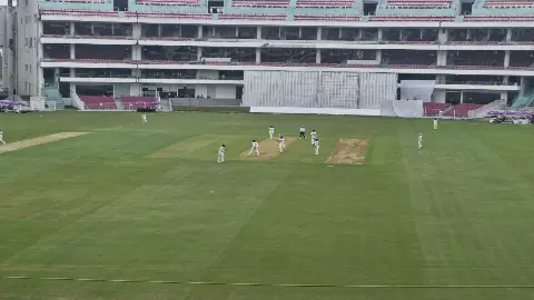 लखनऊ में भारत और ऑस्ट्रेलिया के बीच मुकाबला शुरू, बारिश के कारण 3 घंटे देरी से हुआ स्टार्ट