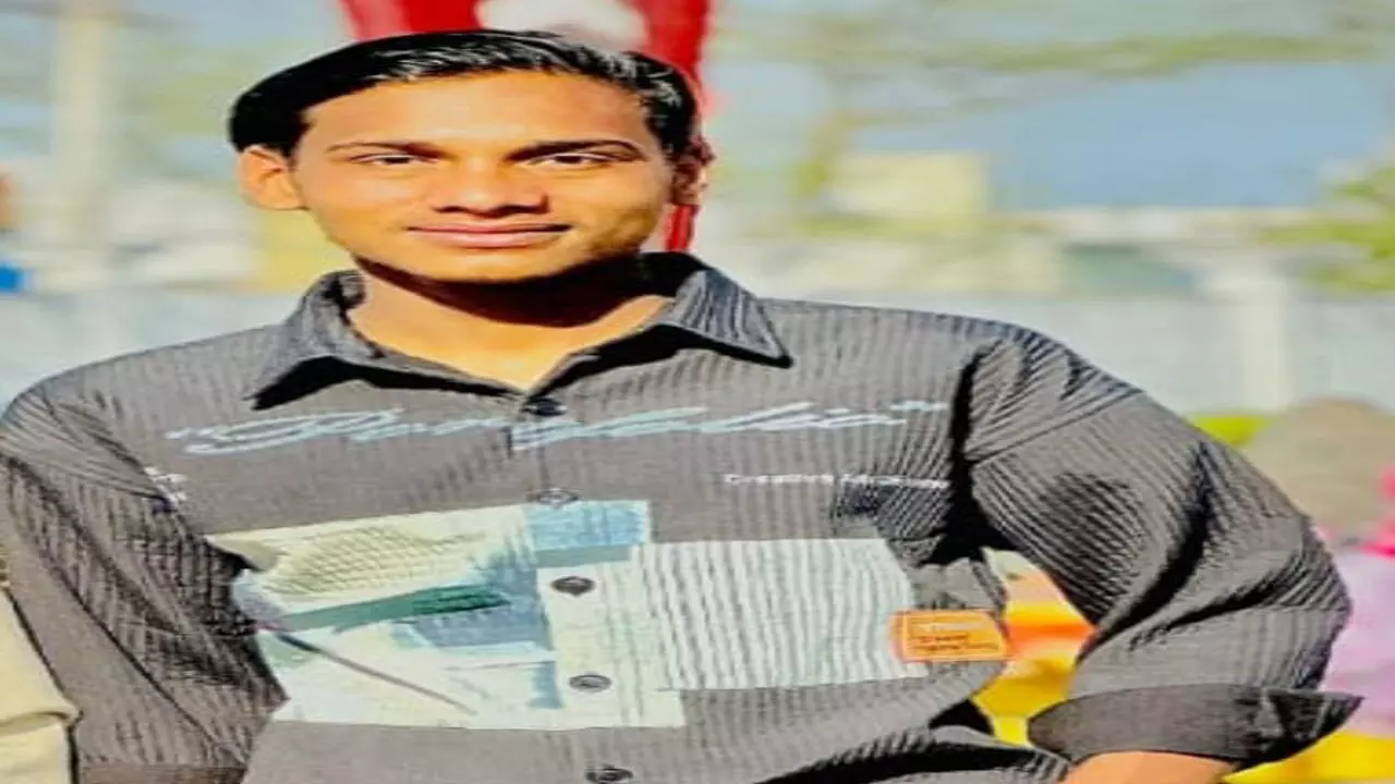 Hapur: देहरादून में बादल फटने की भयंकर आपदा: पांच मंजिला भवन ढहा, 18 वर्षीय युवक की मौत, भाई घायल