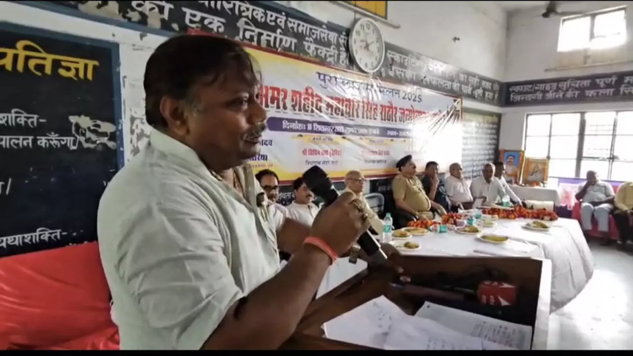 Etah News: पहली बार शहीद महावीर सिंह राठौर की पुरातन छात्र सम्मेलन में गूंजी देशभक्ति