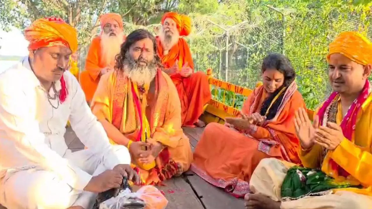 जब तक जनसंख्या नियंत्रण कानून नहीं बनेगा, मैं मोदीजी का जन्मदिन भी नहीं मनाऊंगा: फलाहारी बाबा