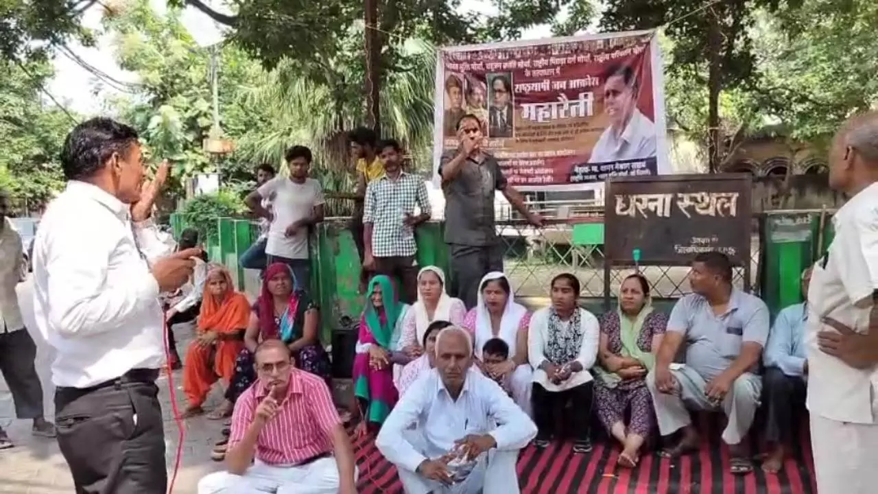Hapur News: ईवीएम हटाओ, बैलेट लाओ – भारत मुक्ति मोर्चा का हापुड़ में जोरदार आंदोलन