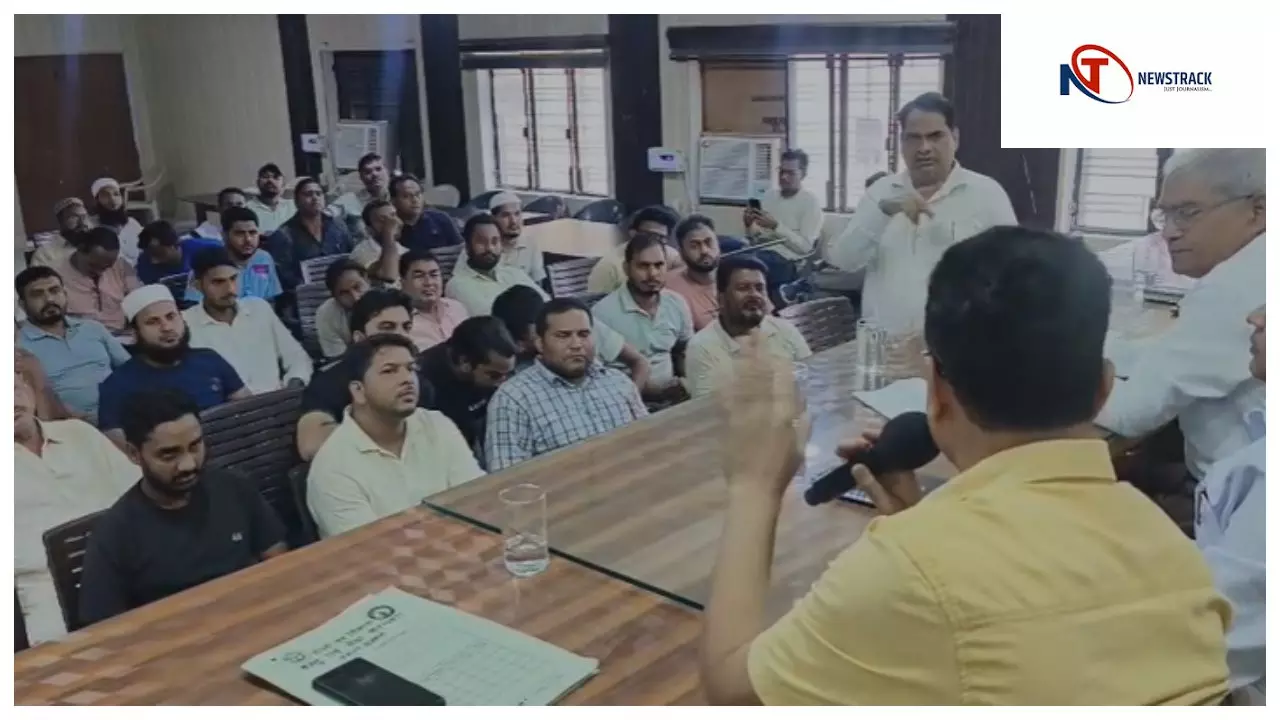 संभल में बिना एनओसी जींस फैक्ट्री बंद, रोज़गार पर संकट, मालिकों ने मांगा समय