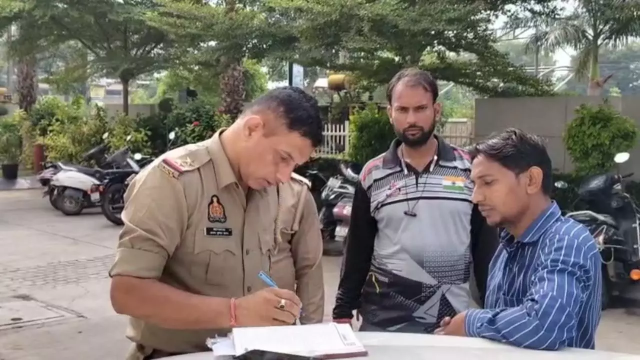 Mathura News: महिला ने 15वीं मंजिल से लगाई छलांग, मौके पर मौत