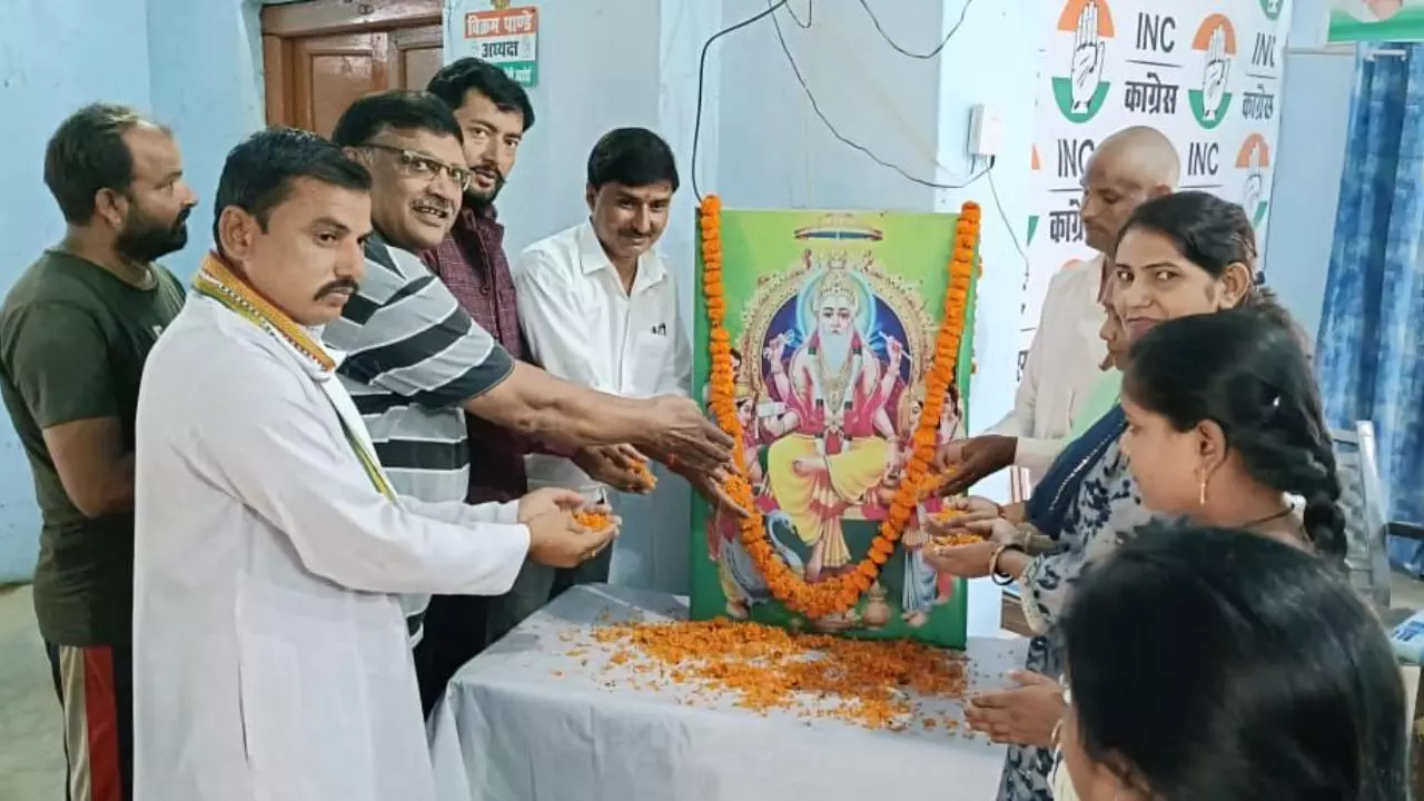 हरदोई में भगवान विश्वकर्मा जयंती समारोह: शिल्पकारों और तकनीकियों के प्रेरणा स्रोत का सम्मान