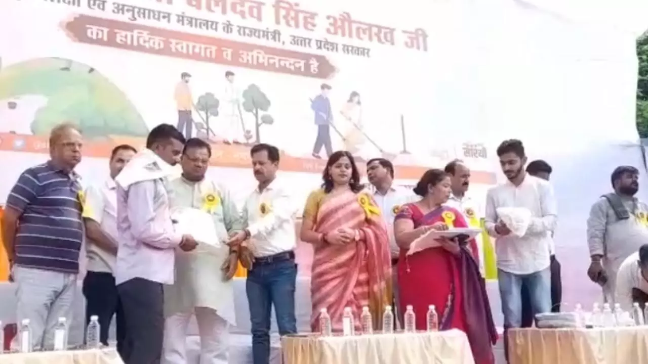 पीलीभीत: मोदी जन्मदिन व विश्वकर्मा जयंती पर पालिका कर्मचारियों का हुआ सम्मान समारोह