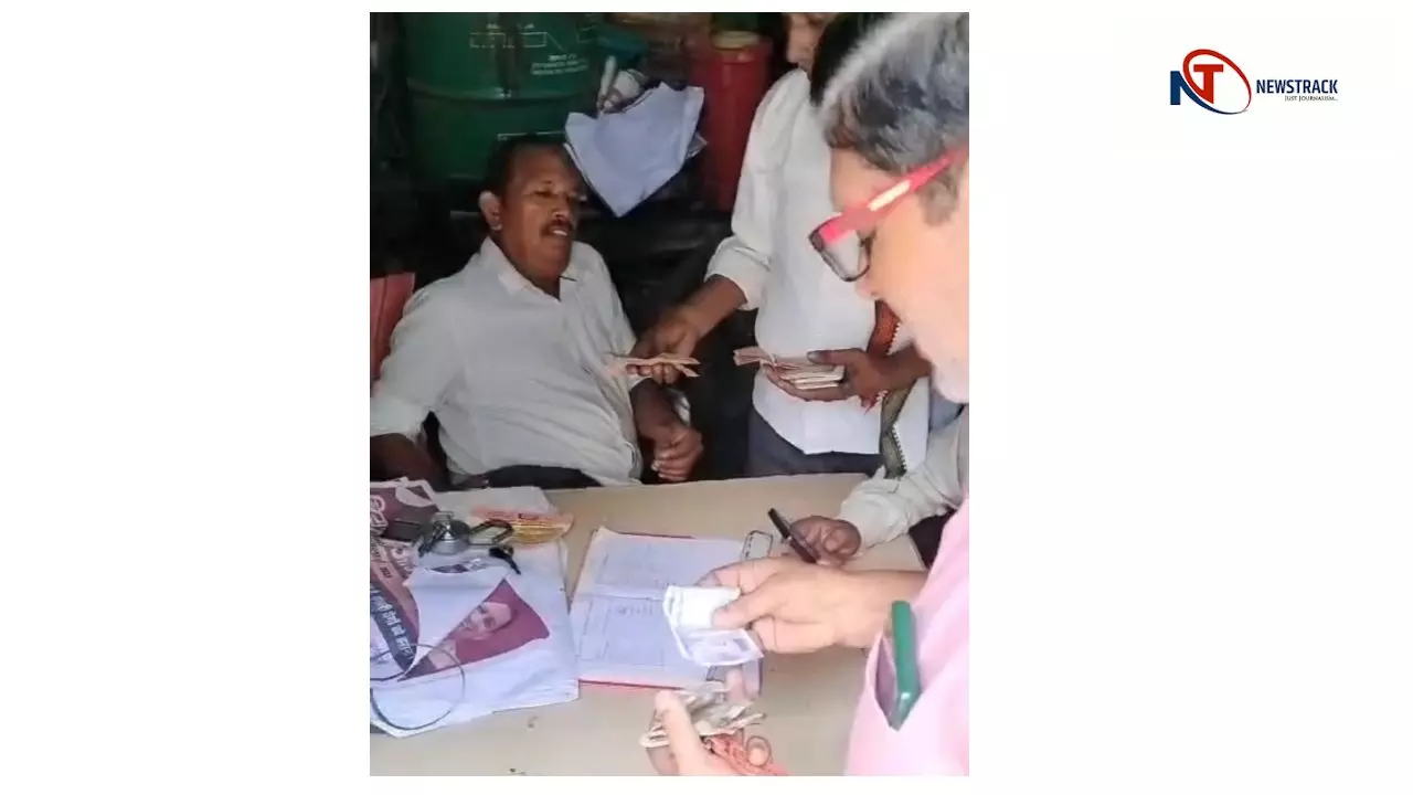 बुलंदशहर: मलेरिया अधिकारी के दफ्तर में रिश्वत का खेल, वायरल वीडियो से मचा हड़कंप