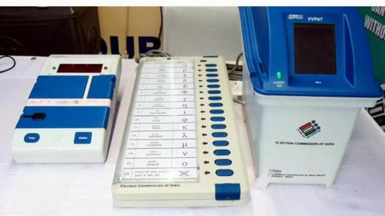 बिहार चुनाव से पहले EC ने जारी की नई गाइडलाइन, EVM से लेकर वोटर कार्ड तक सभी में होगा बदलाव